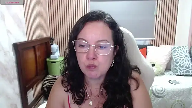 Sonialorens  online show from 05-26-26, 04:36