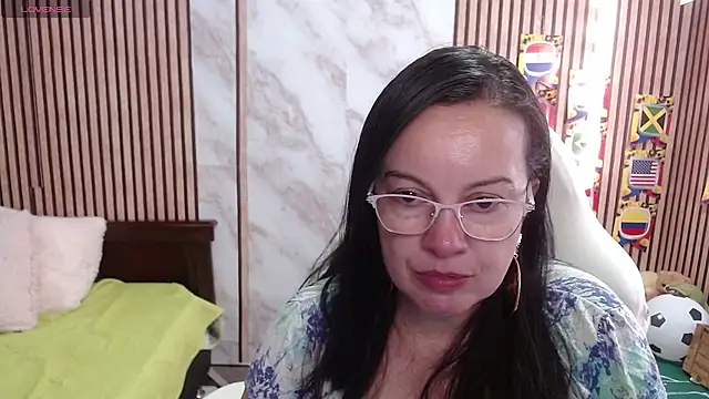 Sonialorens  online show from 07-06-26, 10:34