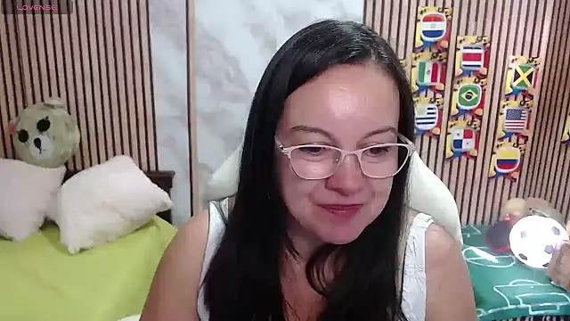 Sonialorens  online show from 07-10-26, 09:17