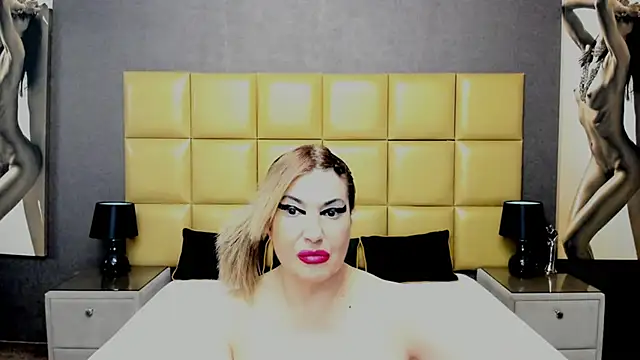 Snapshot of KiraLeila chatting on 02-08-25, 05:39 KiraLeila online show from 02-08-25, 05:39