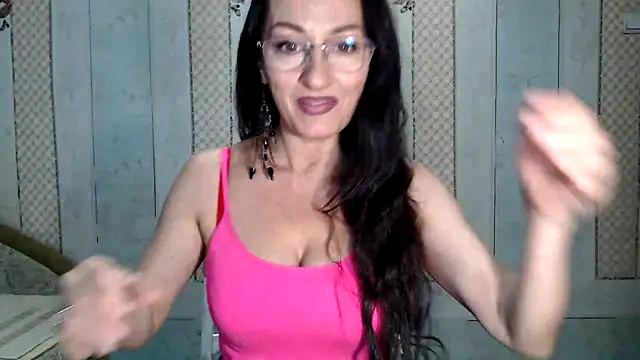 Snapshot of Antralyn chatting on 03-14-25, 10:18 Antralyn online show from 03-14-25, 10:18
