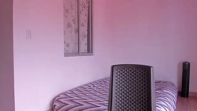 Snapshot of Emma_lean chatting on 12-18-25, 04:02 Emma lean online show from 12-18-25, 04:02