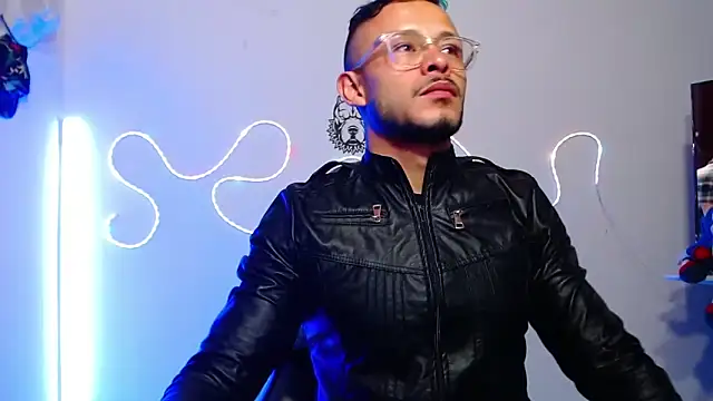 Snapshot of sebastian_horny chatting on 10-11-25, 08:13 sebastian horny online show from 10-11-25, 08:13