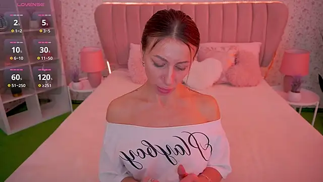 Snapshot of MirandaHobbs chatting on 01-17-26, 07:46 MirandaHobbs online show from 01-17-26, 07:46