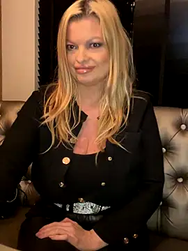 Snapshot of Lisavontease chatting on 10-05-25, 03:27 Lisavontease online show from 10-05-25, 03:27