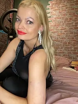 Snapshot of Lisavontease chatting on 10-26-25, 06:36 Lisavontease online show from 10-26-25, 06:36