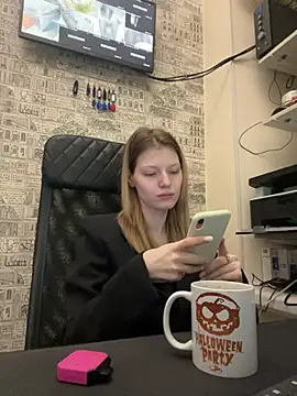 Snapshot of MaryHiggins chatting on 01-04-25, 07:13 MaryHiggins online show from 01-04-25, 07:13