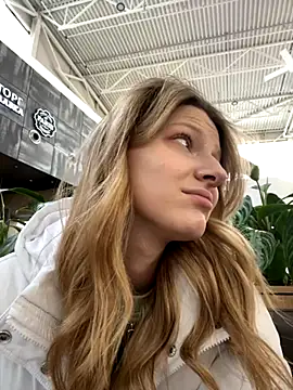 MaryHiggins online show from 10-21-25, 01:01