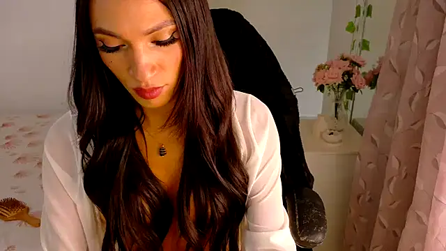 Snapshot of Ariana_girlhots chatting on 04-17-26, 08:23 Ariana girlhots online show from 04-17-26, 08:23