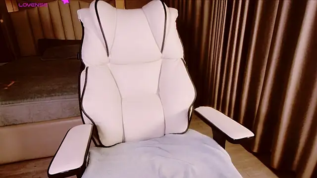 Snapshot of Girl__Funny chatting on 09-29-25, 05:51 Girl Funny online show from 09-29-25, 05:51