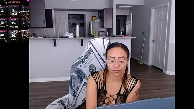 RylHoneyy online show from 06-12-26, 07:46