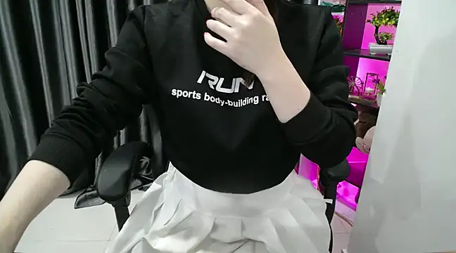 Yuki-yio online show from 01-20-25, 01:18