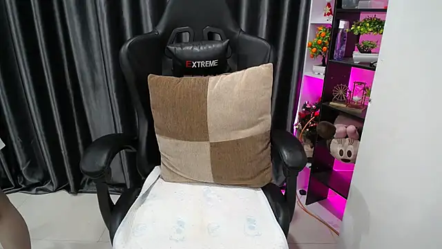 Yuki-yio online show from 09-22-25, 01:18