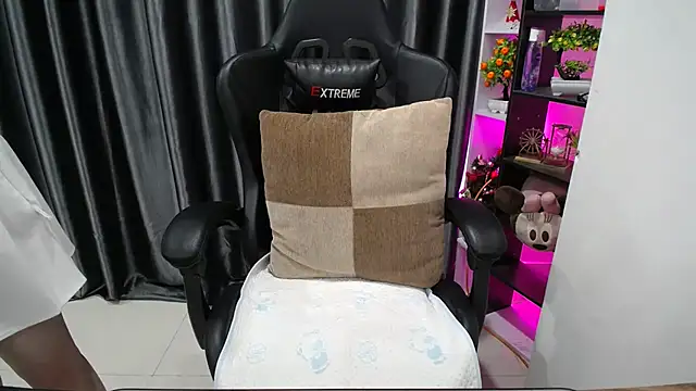 Yuki-yio online show from 09-24-25, 01:20