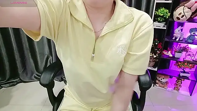 Snapshot of Yuki-yio chatting on 06-18-26, 01:17 Yuki-yio online show from 06-18-26, 01:17