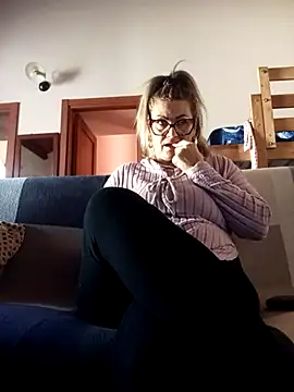 CRHYSTEL online show from 10-24-25, 11:06