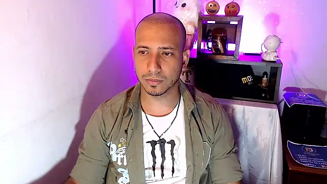Snapshot of thommerxxx chatting on 06-17-26, 10:10 thommerxxx online show from 06-17-26, 10:10