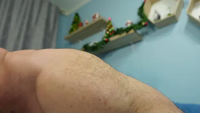 Snapshot of Muscle_Bear chatting on 01-11-25, 07:49 Muscle Bear online show from 01-11-25, 07:49