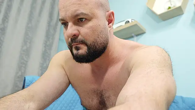 Snapshot of Muscle_Bear chatting on 02-23-25, 02:25 Muscle Bear online show from 02-23-25, 02:25