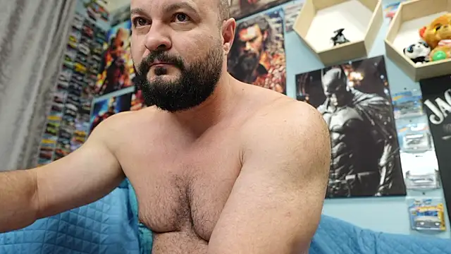 Snapshot of Muscle_Bear chatting on 09-19-25, 04:25 Muscle Bear online show from 09-19-25, 04:25