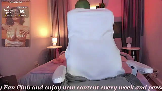 Snapshot of Galilea_Fox chatting on 10-31-25, 02:56 Galilea Fox online show from 10-31-25, 02:56