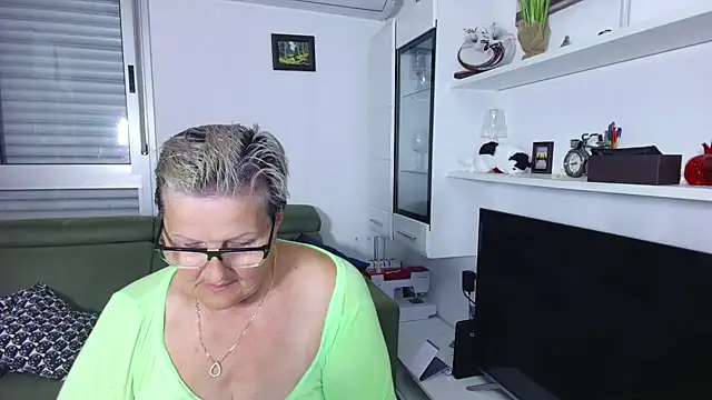 Selenna57 online show from 06-09-26, 05:35