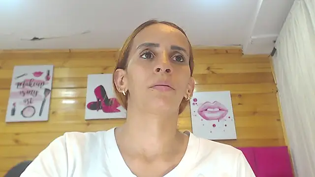 Snapshot of Amber_Moore chatting on 12-26-24, 08:00 Amber Moore online show from 12-26-24, 08:00