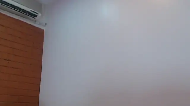 Snapshot of Amber_Moore chatting on 02-07-25, 09:04 Amber Moore online show from 02-07-25, 09:04