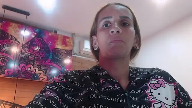 Snapshot of Amber_Moore chatting on 03-08-25, 02:23 Amber Moore online show from 03-08-25, 02:23