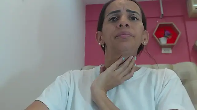 Snapshot of Amber_Moore chatting on 10-04-25, 03:43 Amber Moore online show from 10-04-25, 03:43