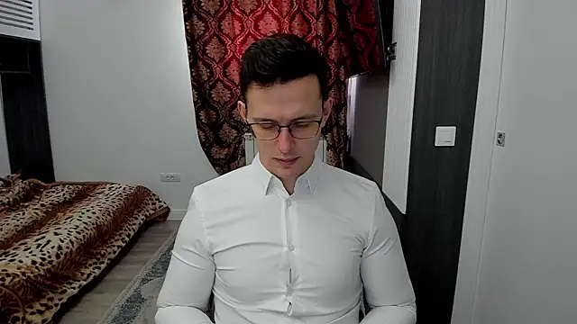 sexxymuscles4u online show from 02-21-25, 08:40