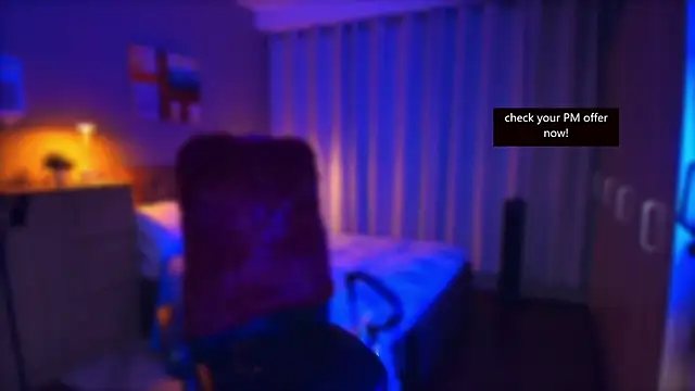 AnneHartx online show from 10-13-25, 06:57