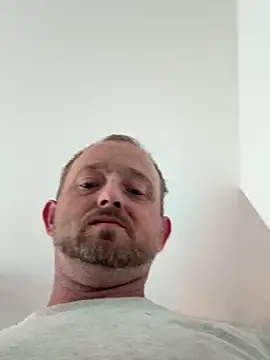 Snapshot of smokeymt420 chatting on 09-10-25, 09:37 smokeymt420 online show from 09-10-25, 09:37