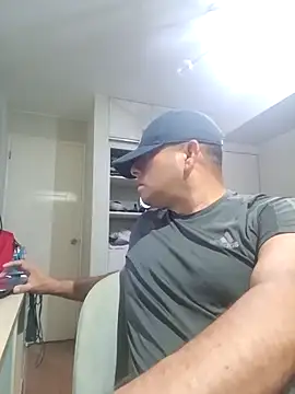 chicoguapo8 online show from 02-25-25, 05:41