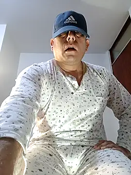 chicoguapo8 online show from 09-20-25, 03:02