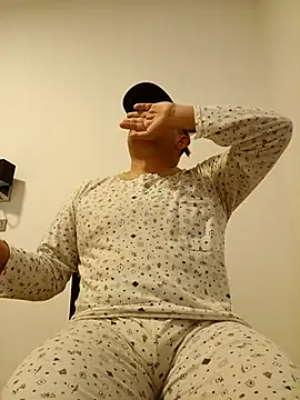 chicoguapo8 online show from 10-10-25, 08:35