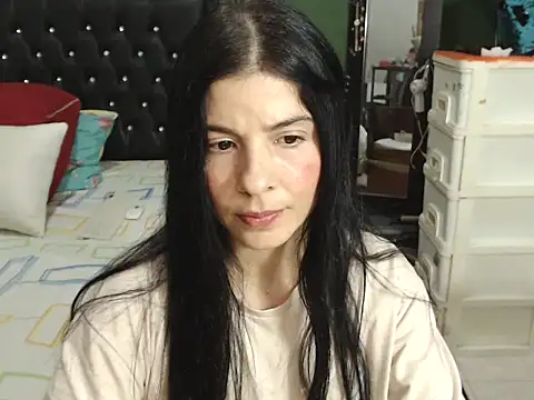 Estefani 32 online show from 01-09-25, 09:47
