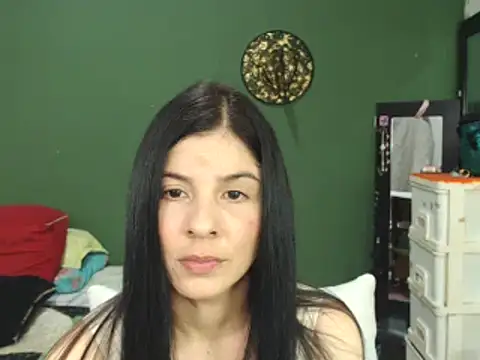 Estefani 32 online show from 01-12-25, 07:42