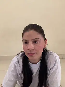 Estefani 32 online show from 06-17-26, 04:41