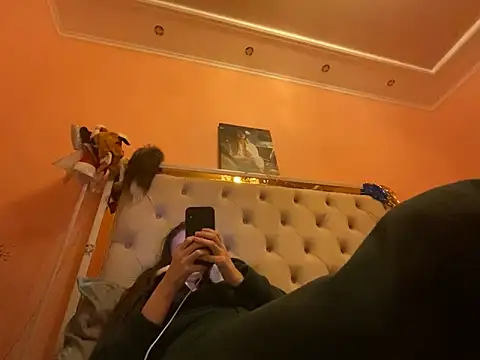 Flossy Vettie online show from 02-18-25, 08:36