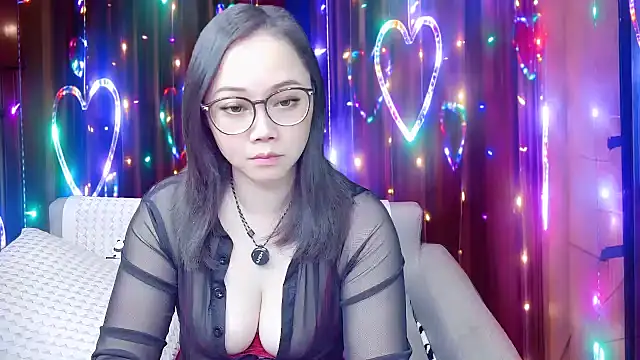 Snapshot of Giuliam chatting on 02-15-26, 06:32 Giuliam online show from 02-15-26, 06:32