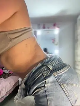 Snapshot of Emmily_19 chatting on 01-22-25, 10:48 Emmily 19 online show from 01-22-25, 10:48