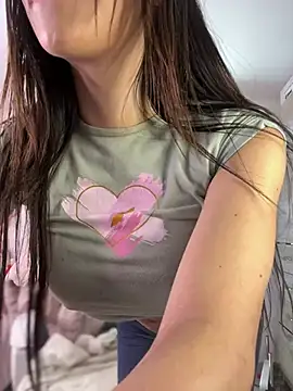 Snapshot of Emmily_19 chatting on 02-06-25, 02:33 Emmily 19 online show from 02-06-25, 02:33