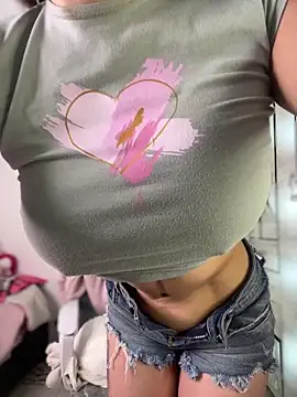 Snapshot of Emmily_19 chatting on 02-12-25, 10:59 Emmily 19 online show from 02-12-25, 10:59