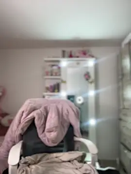 Snapshot of Emmily_19 chatting on 02-25-25, 11:33 Emmily 19 online show from 02-25-25, 11:33