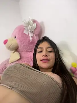 Snapshot of Emmily_19 chatting on 03-18-25, 06:03 Emmily 19 online show from 03-18-25, 06:03