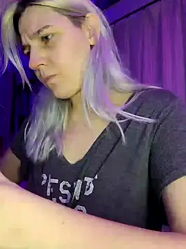 Snapshot of ScarletCallings420 chatting on 12-25-24, 02:57 ScarletCallings420 online show from 12-25-24, 02:57