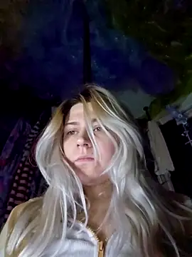 Snapshot of ScarletCallings420 chatting on 02-14-25, 04:41 ScarletCallings420 online show from 02-14-25, 04:41