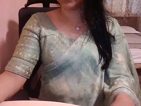 Snapshot of Pinky_4 chatting on 04-27-26, 04:32 Pinky 4 online show from 04-27-26, 04:32