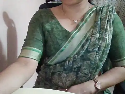 Snapshot of Pinky_4 chatting on 05-08-26, 06:13 Pinky 4 online show from 05-08-26, 06:13